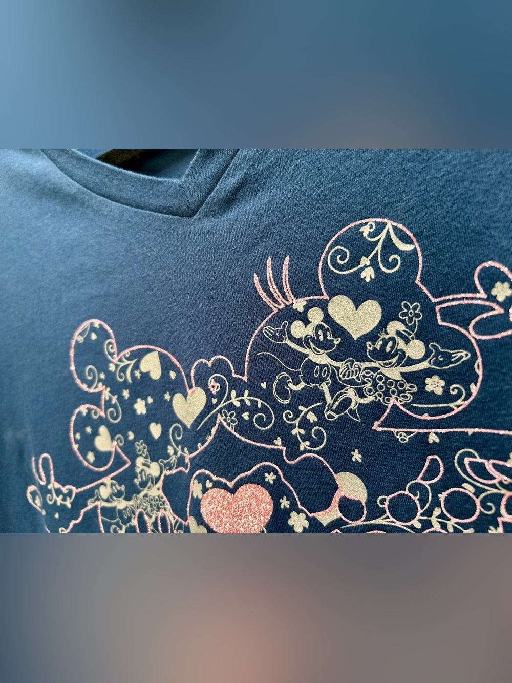 NWT DISNEY Navy V-neck Mickey & Minnie Heart Graphic Tee with Chiffon Hem Small - Picture 4 of 11